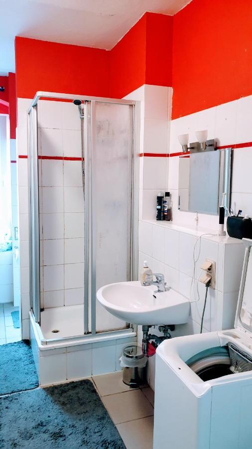 Room In City Center Halle With Shared Bathroom & Kitchen - Free Wifi, Netflix, Ipad & Ground Floor מראה חיצוני תמונה