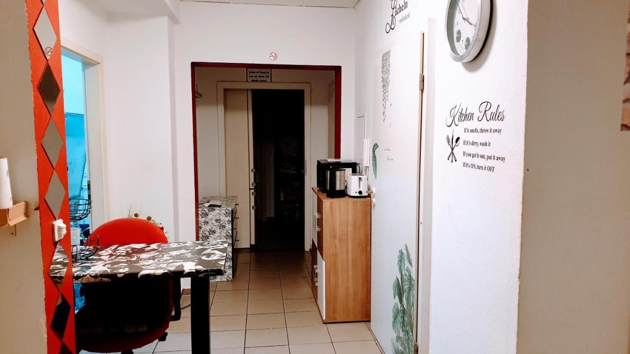 Room In City Center Halle With Shared Bathroom & Kitchen - Free Wifi, Netflix, Ipad & Ground Floor מראה חיצוני תמונה